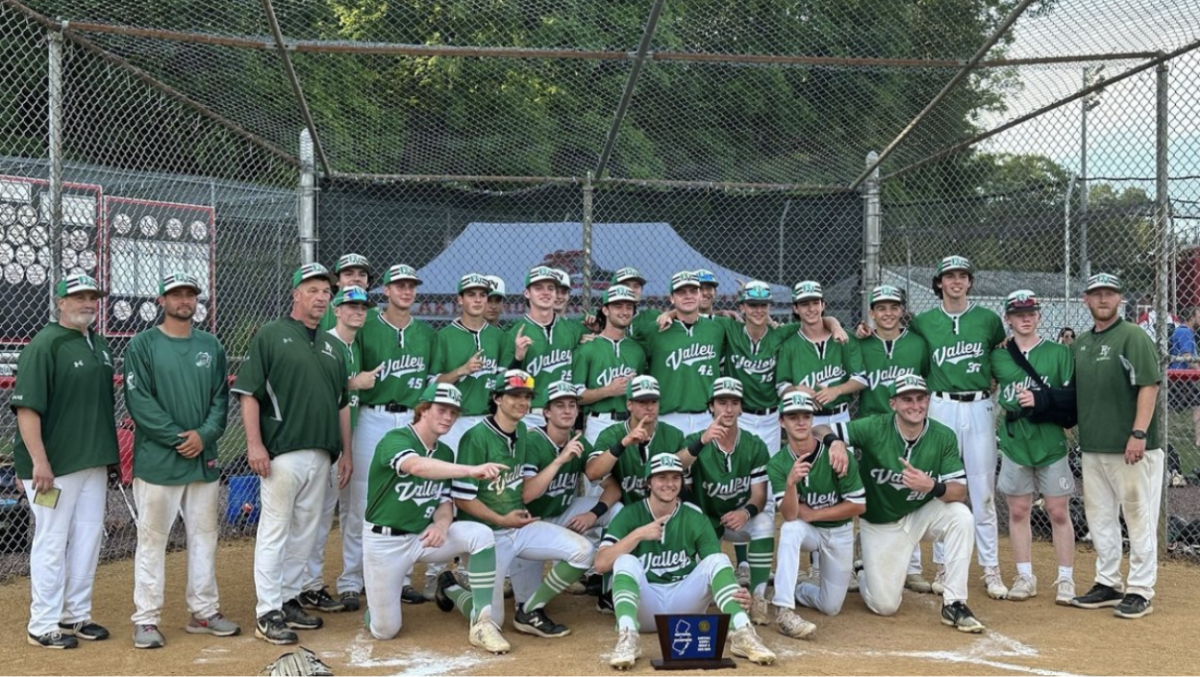 The+baseball+team+takes+a+picture+after+winning+the+North+1%2C+Group+2+Title.+They+have+earned+themselves+the+Male+Team+of+the+Year+award.